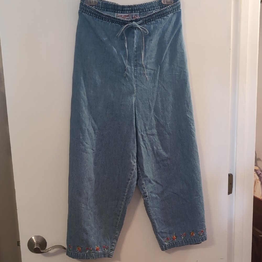 Jane Ashley Light Blue Denim Capris With Embroidered Hem And Pockets